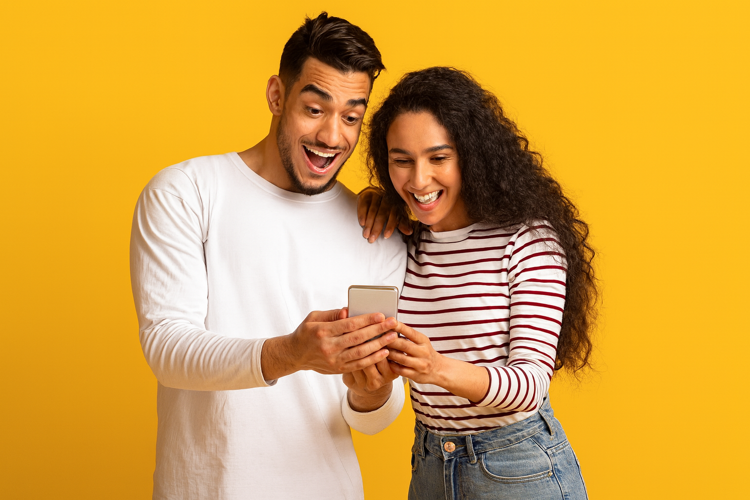 imagen de personas usando el celular